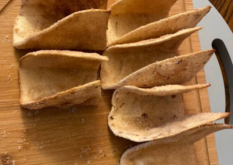 How to Make Super Quick Homemade Cinnamon dessert taco shells