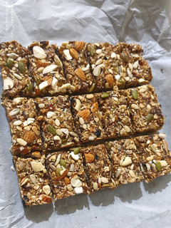 A picture of Oats mixseed Bars (granola bars).