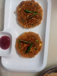 सूजी ब्रेड पिज़्ज़ा(suji bread pizza recipe in hindi) रेसिपी मुख्य फोटो