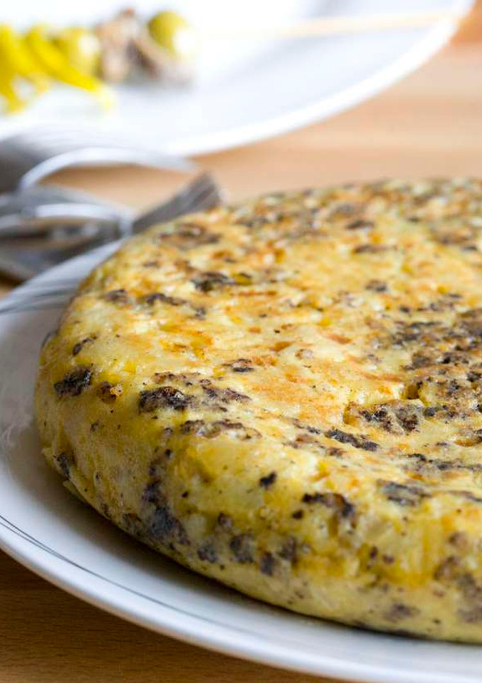 Una foto de Tortilla de patatas con morcilla de Burgos
