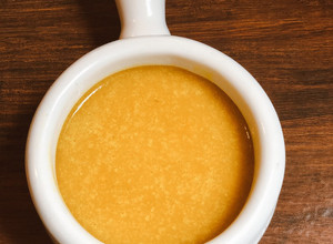 Una foto de 🥣 Crema vegana de ahuyama, papa criolla, cebolla y zanahoria 🥕