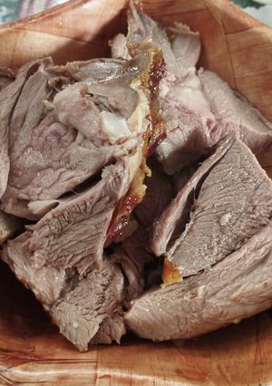 Una foto de Pata de cordero al horno marinada