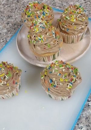A picture of Vanilla cup cake.