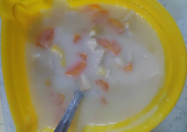 Cream soup ayam, wortel, jagung