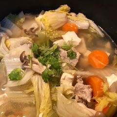Preserved cabbage pork bone soup (酸菜白肉锅) A picture of Preserved cabbage pork bone soup (酸菜白肉锅).