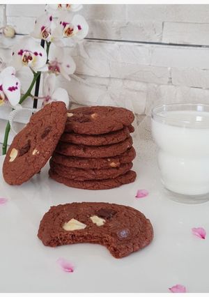 Une photo de Cookies aux trois chocolats