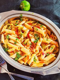 वेजिटेबल पास्ता (Vegetable pasta recipe in Hindi) रेसिपी मुख्य फोटो