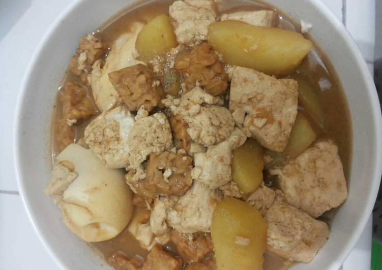 Semur Kentang Telur Sederhana