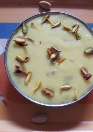 कश्मीरी फिरनी (Kashmiri Phirni recipe in Hindi) रेसिपी मुख्य फोटो