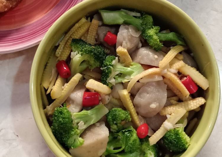 Cara Gampang memasak Tumis Putren Brokoli Bakso, Enak