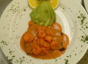Una foto de Filete de róbalo en salsa de camarón