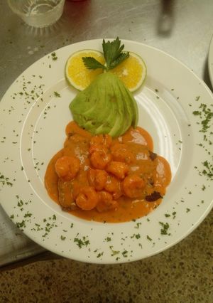 Una foto de Filete de róbalo en salsa de camarón