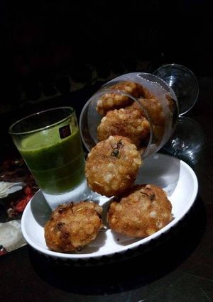 A picture of Sabudana vada.