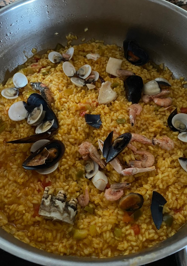 Una foto de Arroz de marisco con verduras