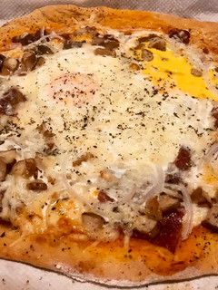 Una foto de Pizza de boletus, trufa y jamón ibérico