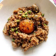 A picture of Soya steamed glutinous rice served with marinated egg yolk.