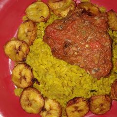 Tumeric Rice with grilled chicken &plantains#Abujamoms #Abjmoms A picture of Tumeric Rice with grilled chicken &plantains#Abujamoms #Abjmoms.