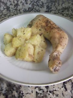 Una foto de Pollo al horno con patatas