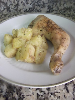 Una foto de Pollo al horno con patatas