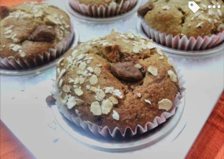 Recipe of Perfect Oats Banana Chocochips Muffins