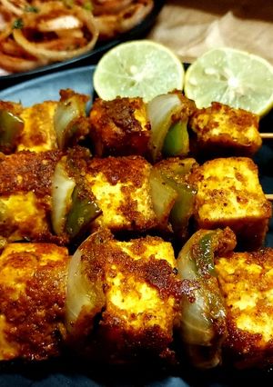আচারি পনির টিক্কা (achari paneer tikka recipe in bengali) রেসিপির প্রধান ছবি