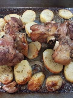 Una foto de Codillo al horno con patatas