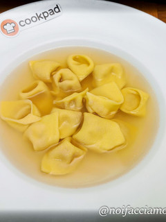 Foto di Tortellini in Brodo Fatti in Casa