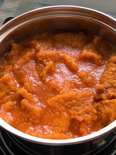 A picture of Chicharrón in Red Sauce.