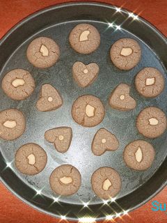नाचणी व ओट्स चे पौष्टीक कुकीज(Nachni oats cookies recipe in marathi) रेसिपी चे मुख्य फोटो 