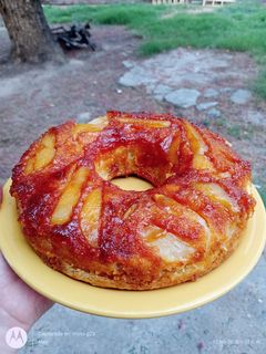 Una foto de Torta invertida de pera/ manzana