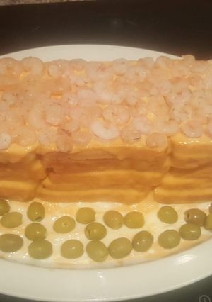 Una foto de Pastel de atún, gambas y aceitunas