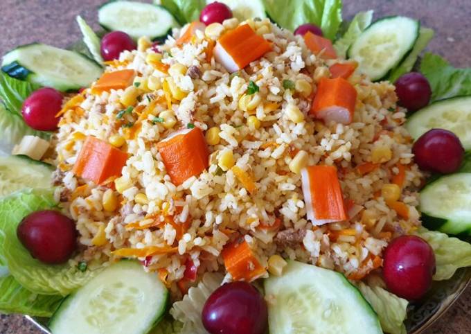Foto principal de Ensalada de arroz rica, saludable y fresca