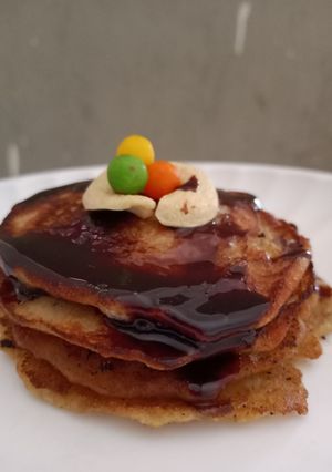 बनाना पेन केक(Banana pancake recipe in Hindi) रेसिपी मुख्य फोटो