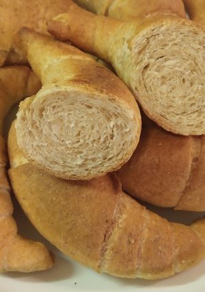 Teljes kiőrlésű pestos kifli recept fotója