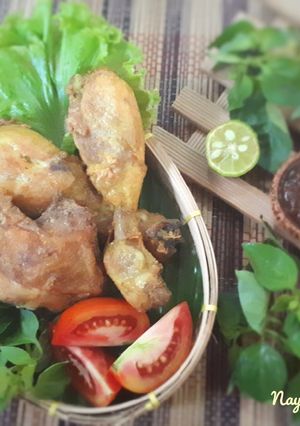 Foto resep Ayam Ungkep Goreng Telur