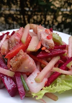 รูปของ ยำบีทรูท ฟักแม้วหมูกรอบ Beetroot Chayote Crispy Pork Spicy Salad