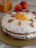 Torta al cacao noci, pesche e panna