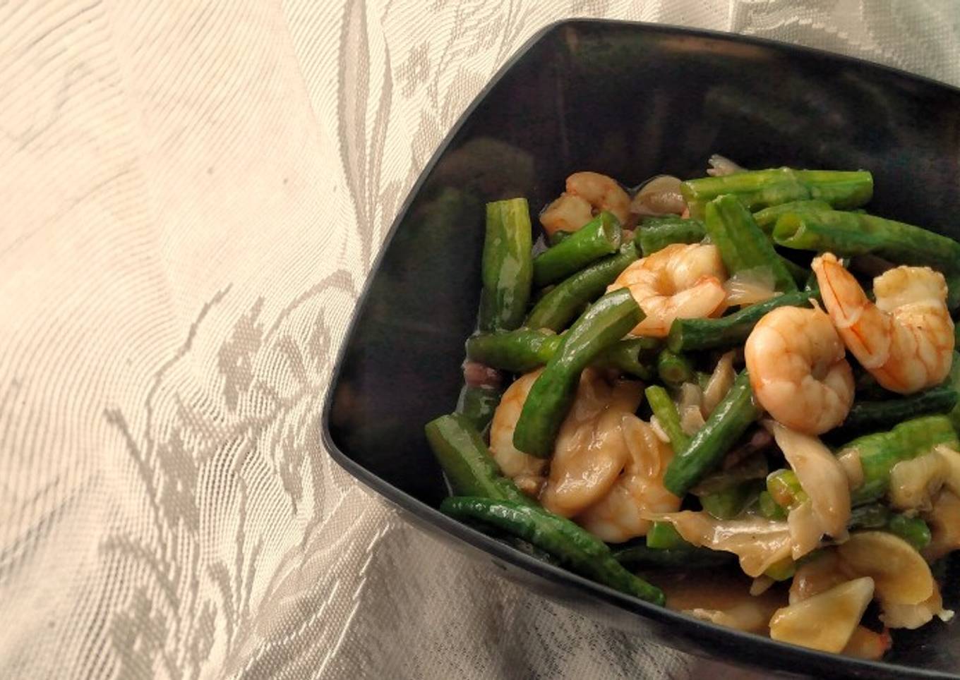 Long beans and shrimp with oyster sauce