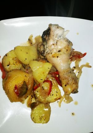 Una foto de Pollo al horno con papas