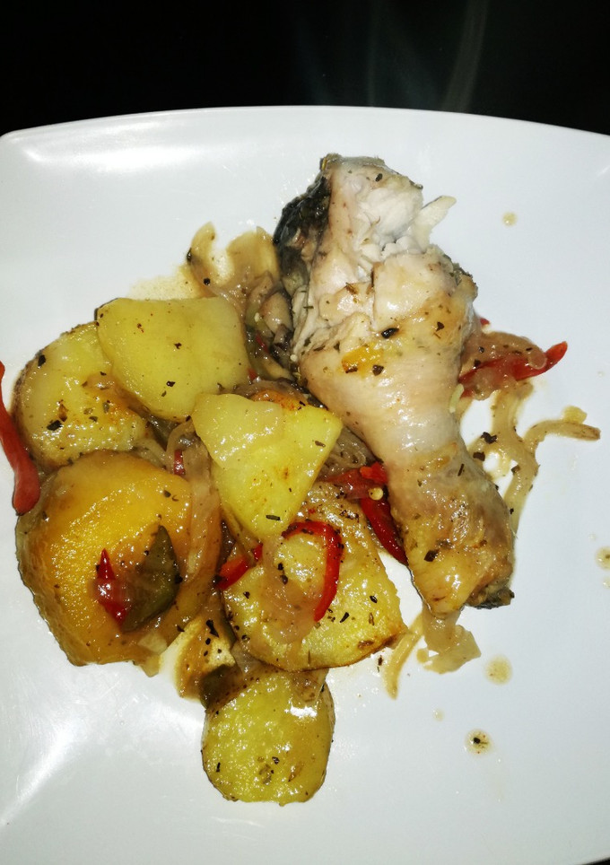 Una foto de Pollo al horno con papas