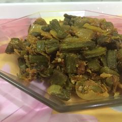 A picture of Bhindi pyaz.