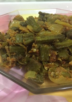 A picture of Bhindi pyaz.
