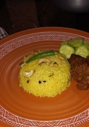 মিষ্টি পোলাও/ বাসন্তী পোলাও (Sweet pulao recipe in bengali) রেসিপির প্রধান ছবি