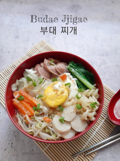 Foto resep Budae Jjigae (부대 찌개)