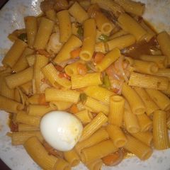 A picture of Macaroni jollof.