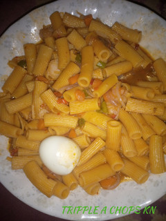 A picture of Macaroni jollof.