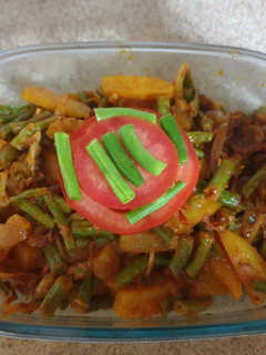 आलू फ्रेंच बीन्स की सब्ज़ी (Aloo french beans ki sabzi recipe in Hindi) रेसिपी मुख्य फोटो