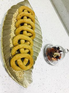 صورة لوصفة كعك التمر بالسمسم