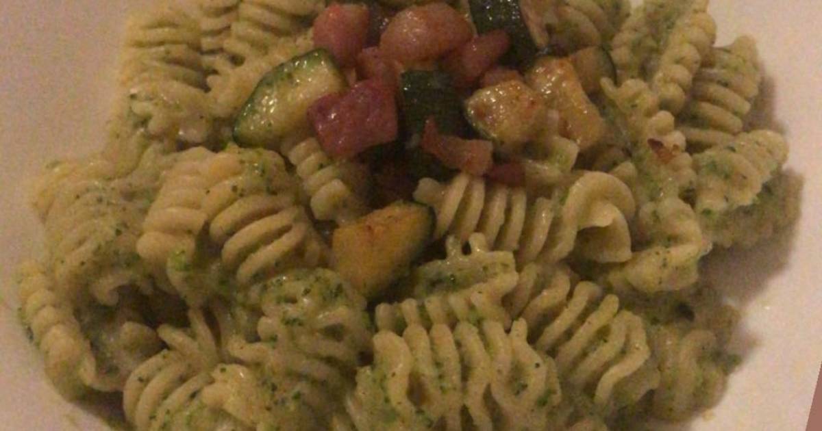 Ricetta Pasta con crema di zucchine e pancetta di Elisa Negri - Cookpad