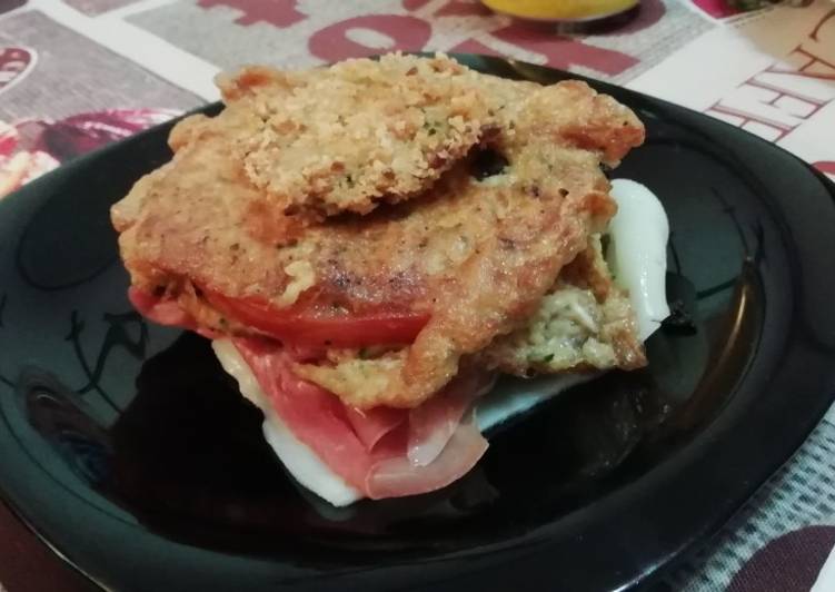 Tomate frito con jamón y queso